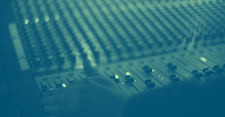 Efeitos na mesa de som: aprenda a melhor forma de usá-los ao vivo